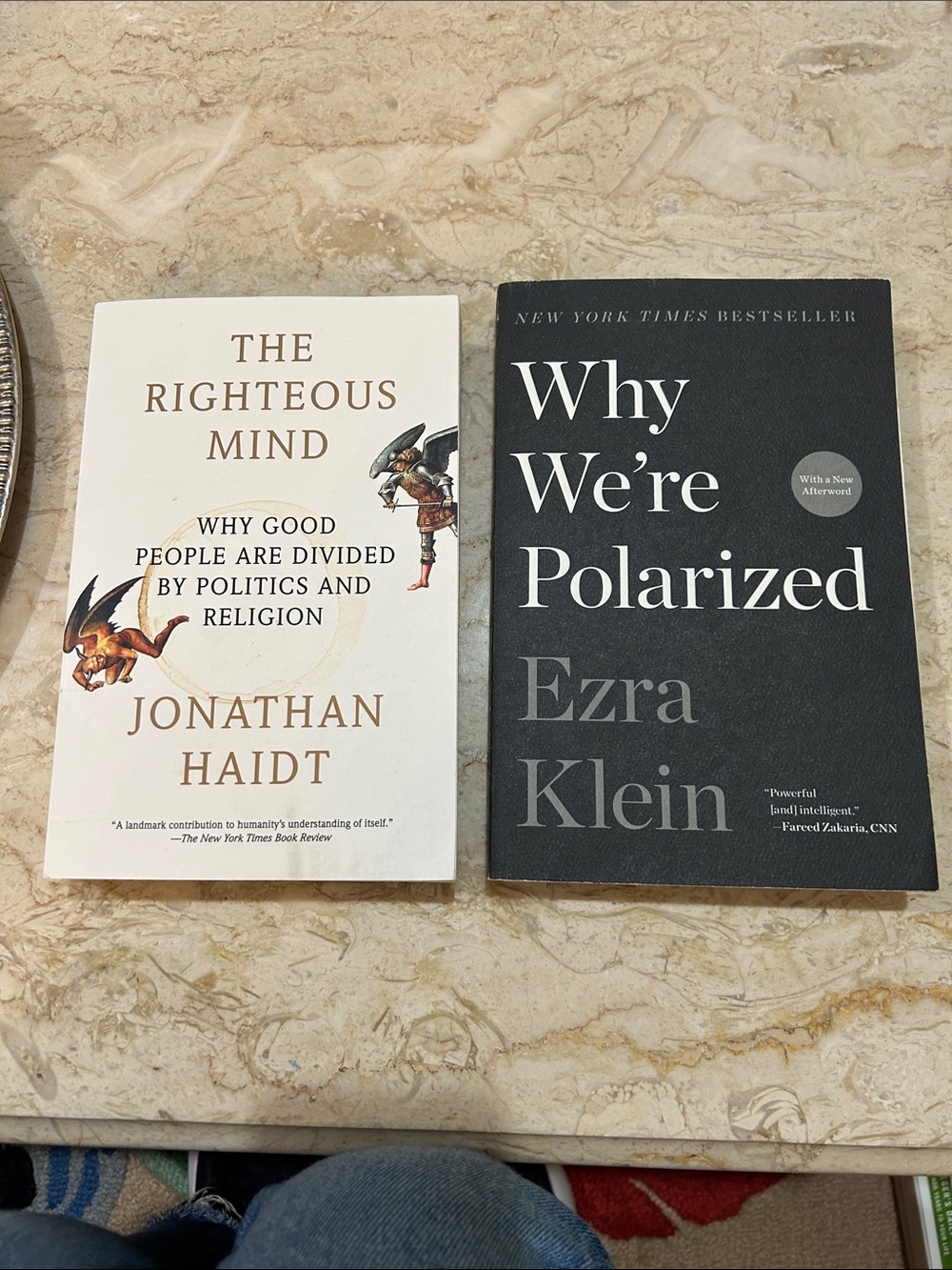 Jonathan Haidt The Righteous Mind — White Paperback Book